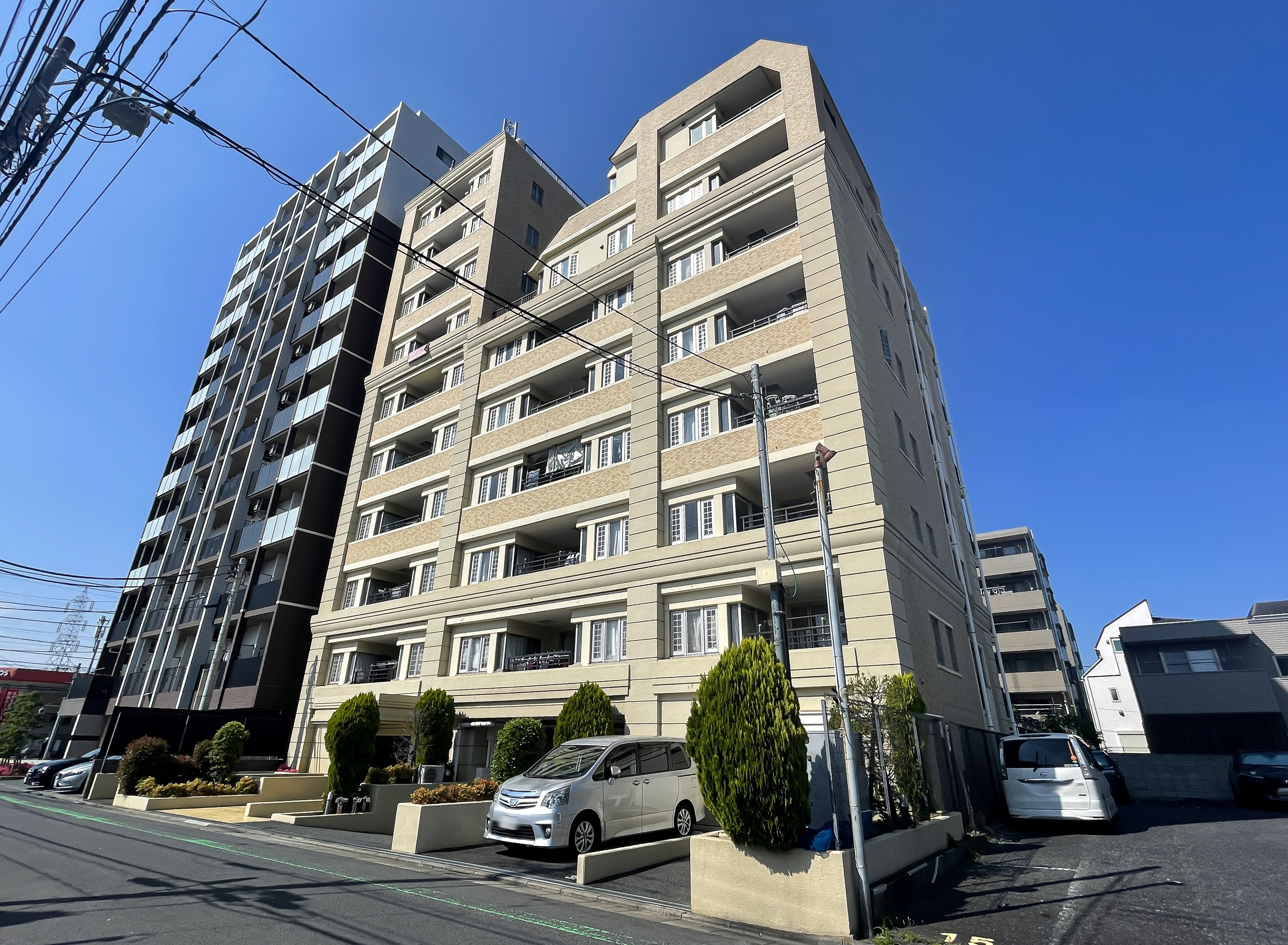 建物の外観を主体に撮影した画像
