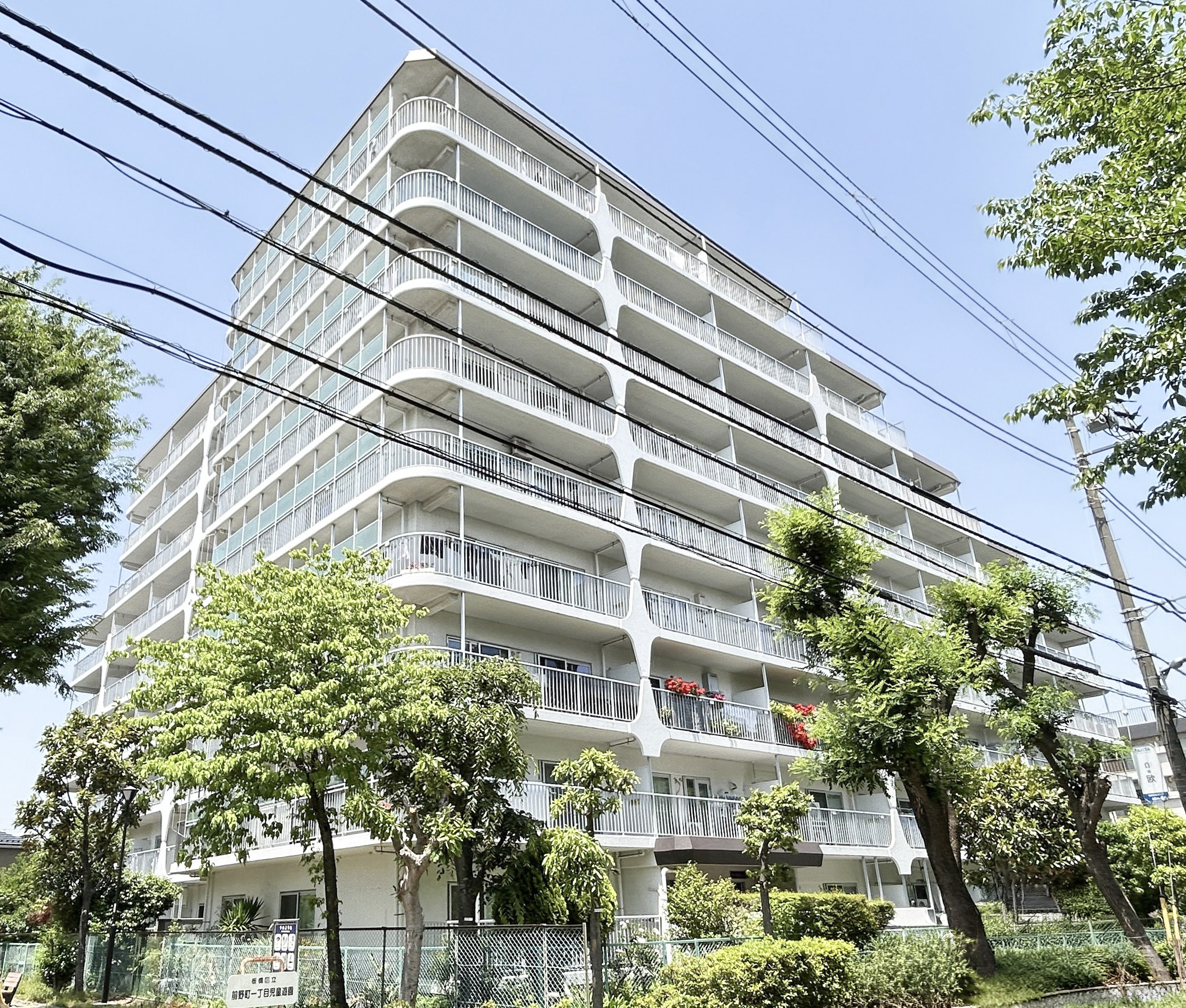 日商岩井常盤台マンションの外観写真
