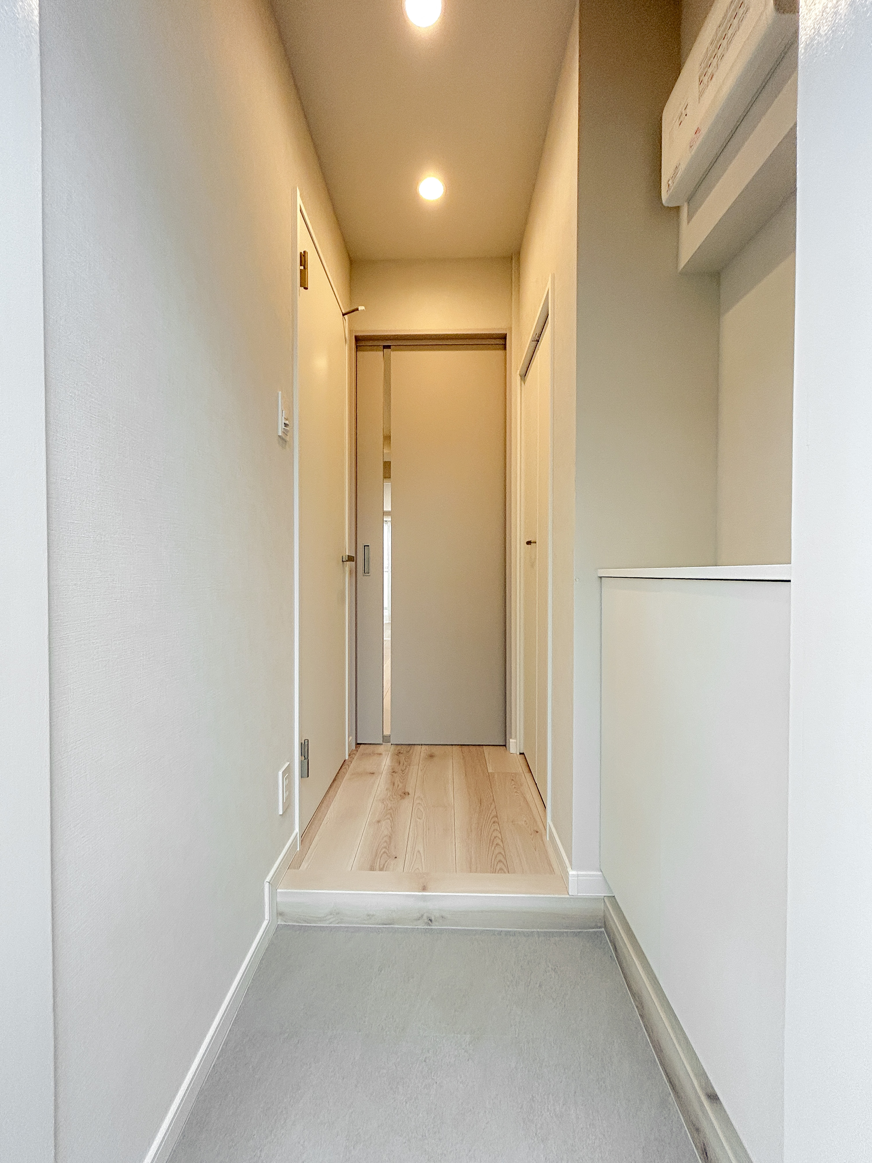 廊下や共用部分を撮影した室内写真