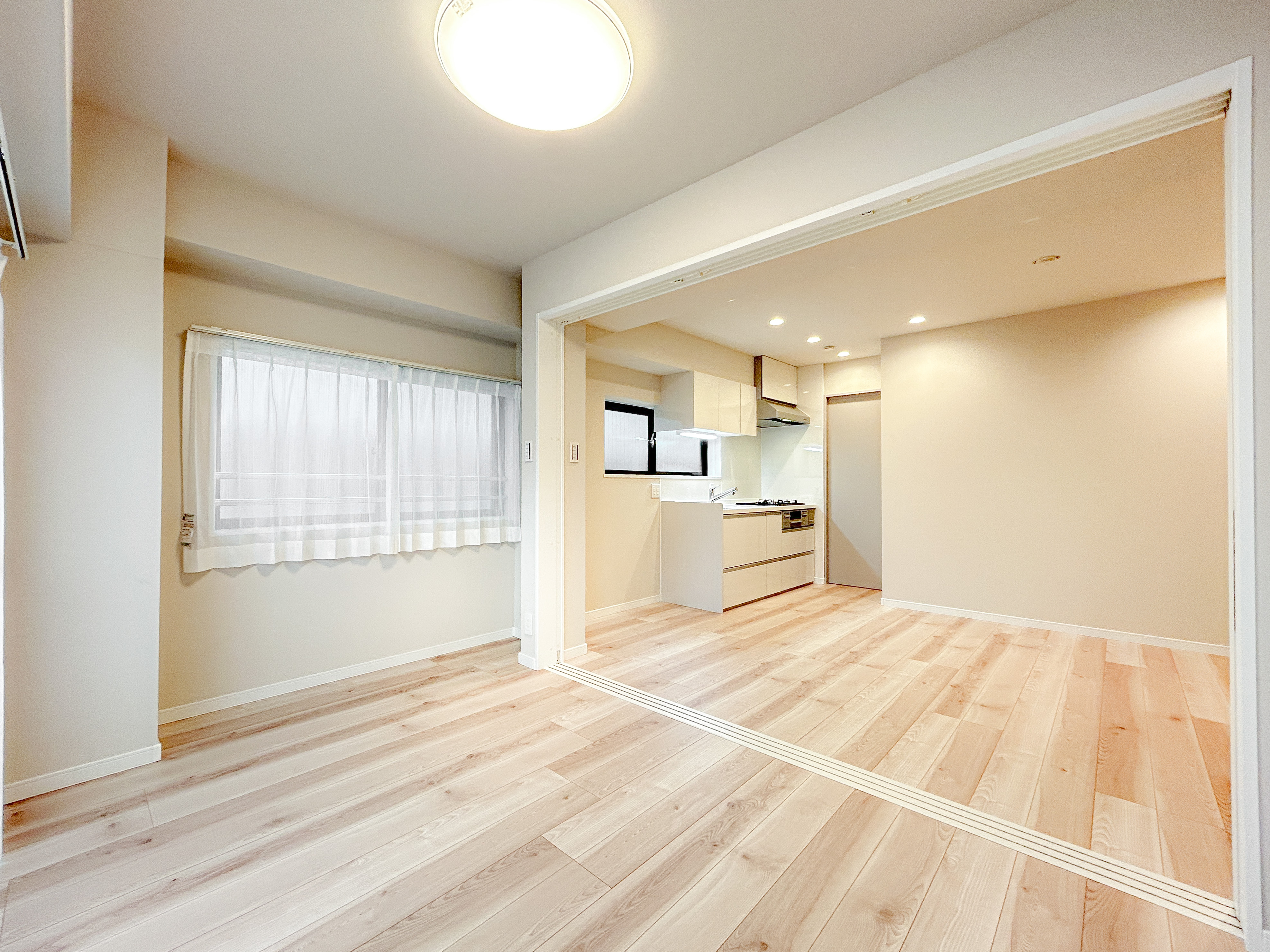 LDK全体を撮影した室内写真