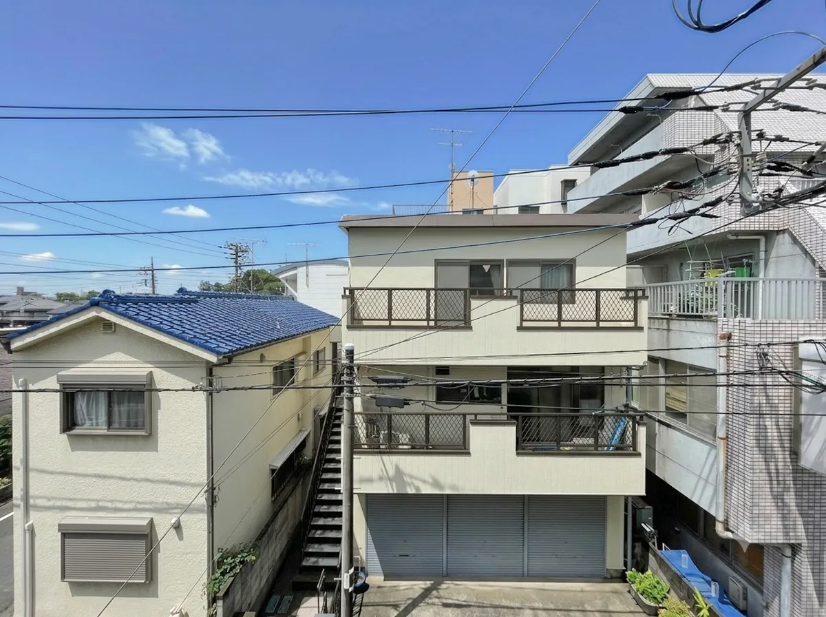 建物の外観全体を捉えた画像
