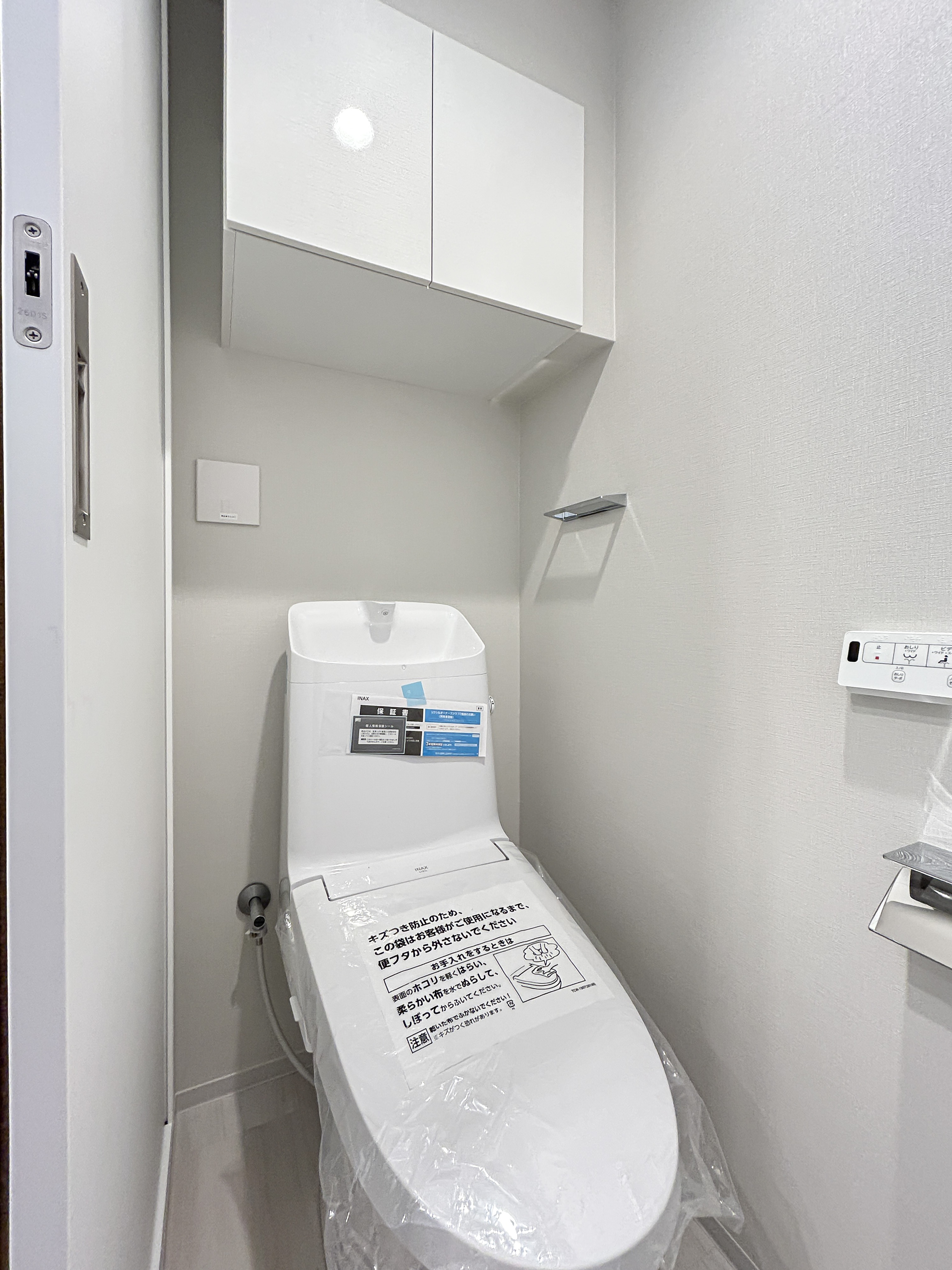 便器が主体のトイレ室内写真