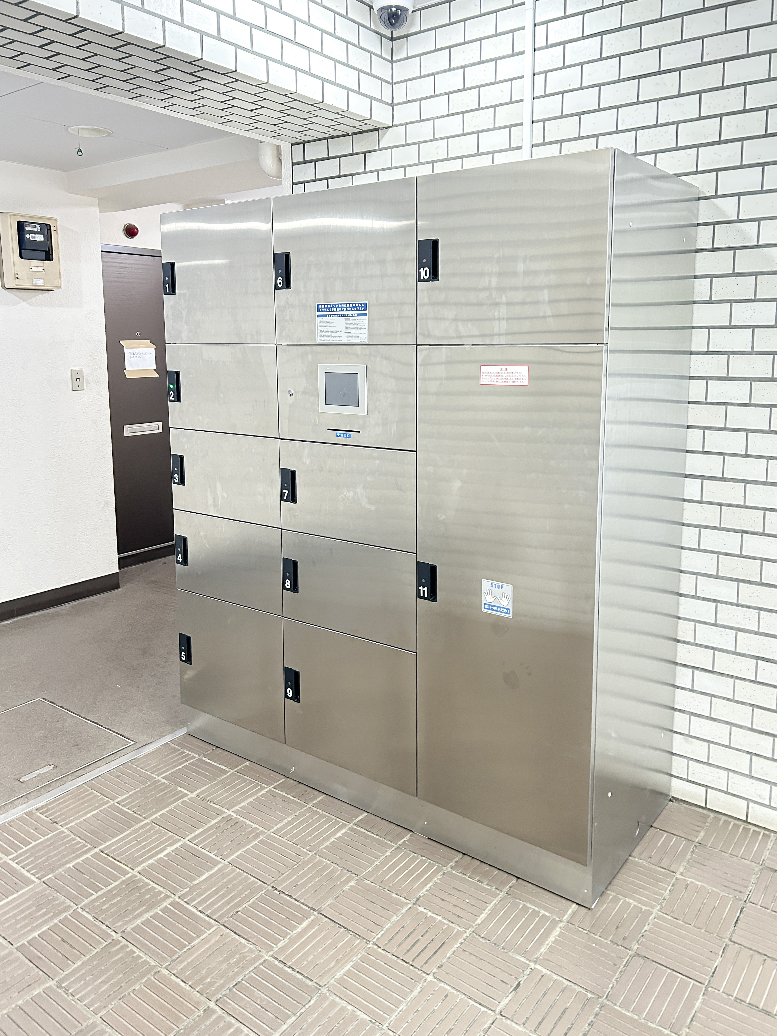 池袋西ビューハイツのエントランスホールや廊下の収納施設