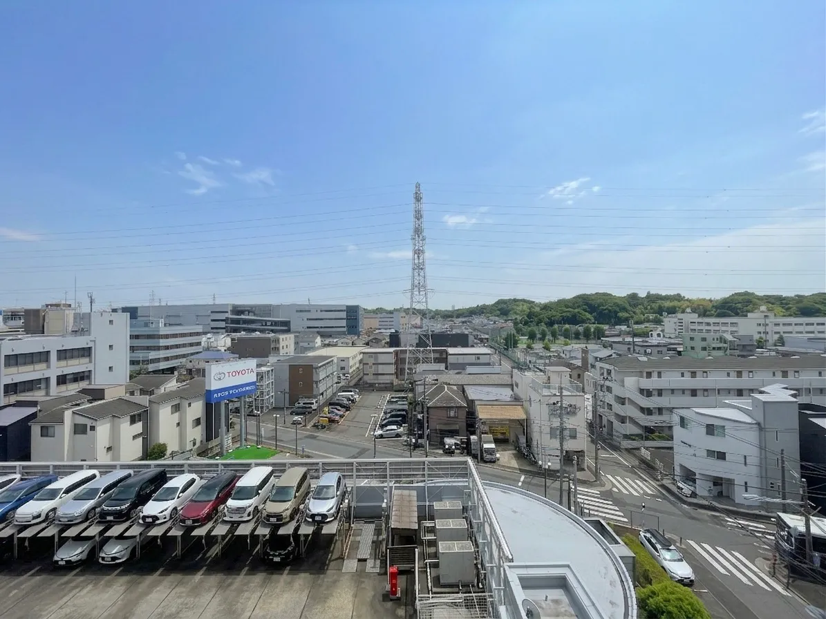 物件周辺の道路や街並みが見える画像