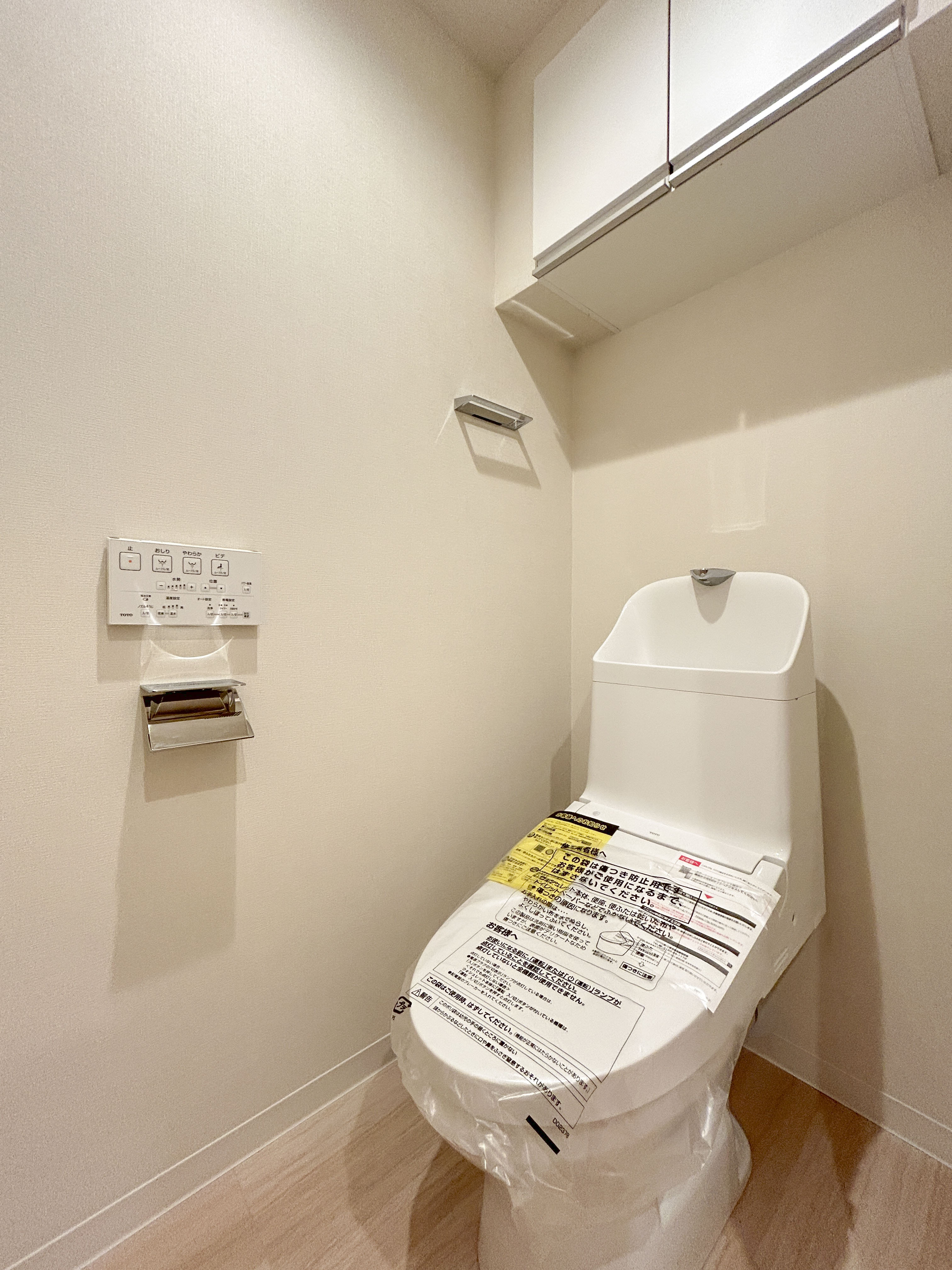 便器が主体のトイレ室内写真