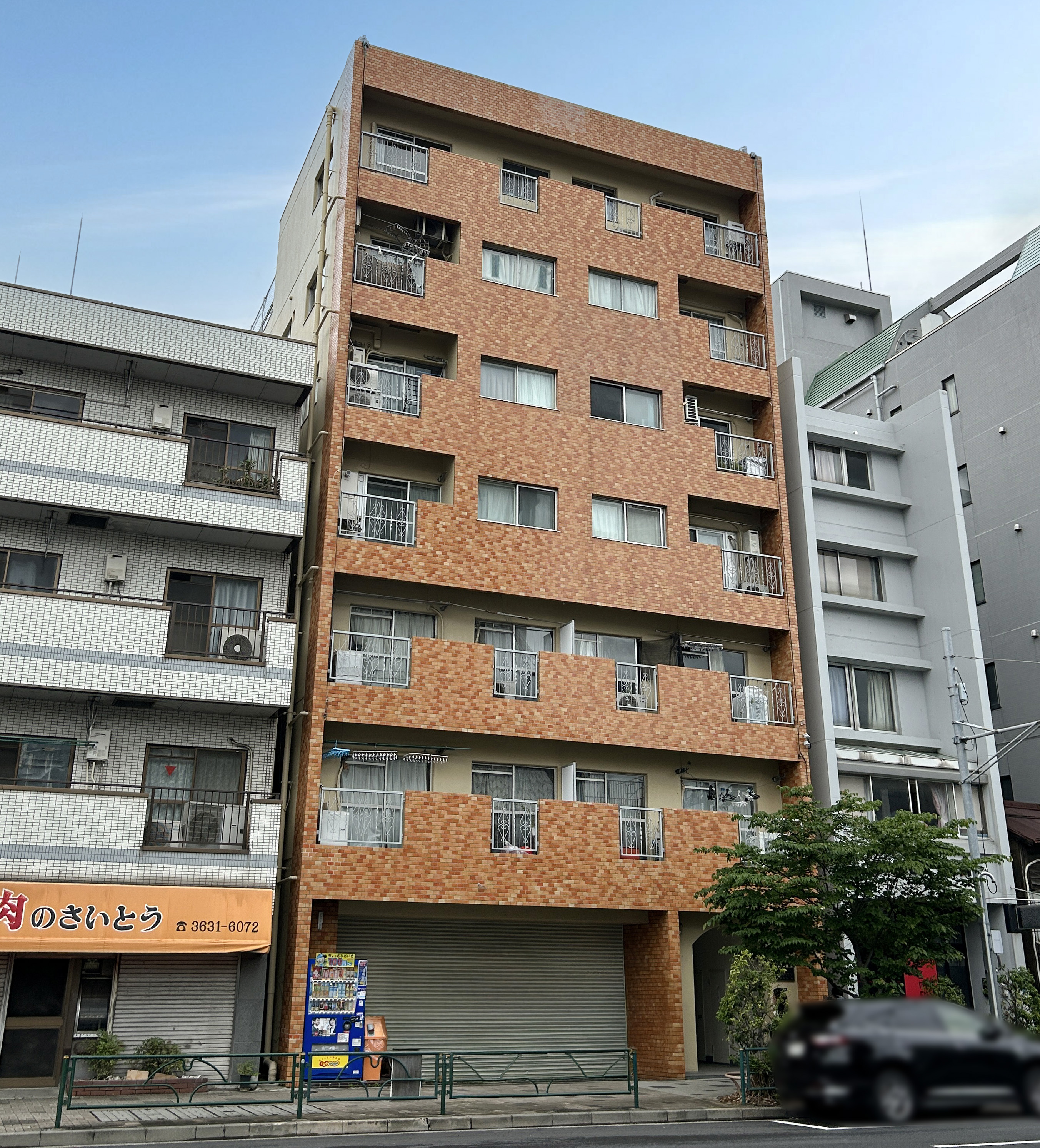 外観:建物の外観全体を捉えた写真
