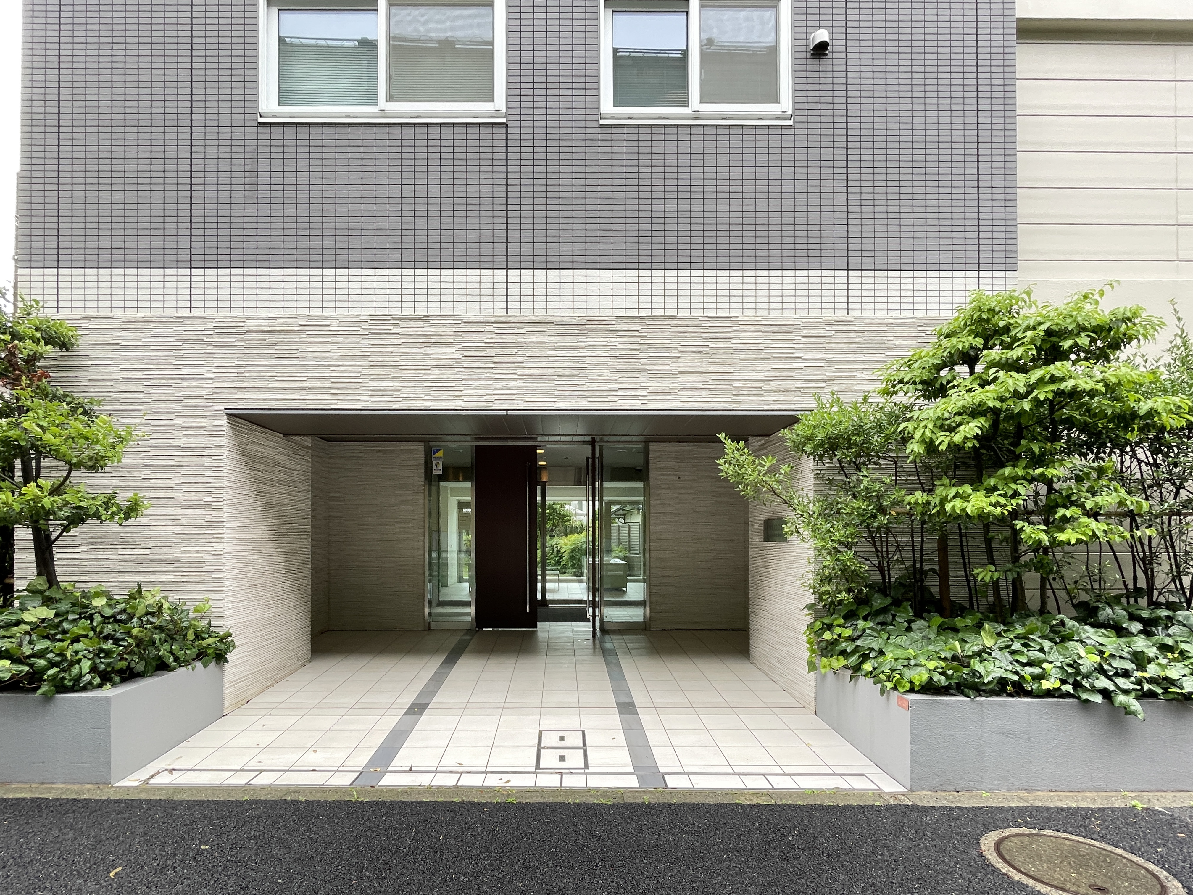 建物の玄関部分