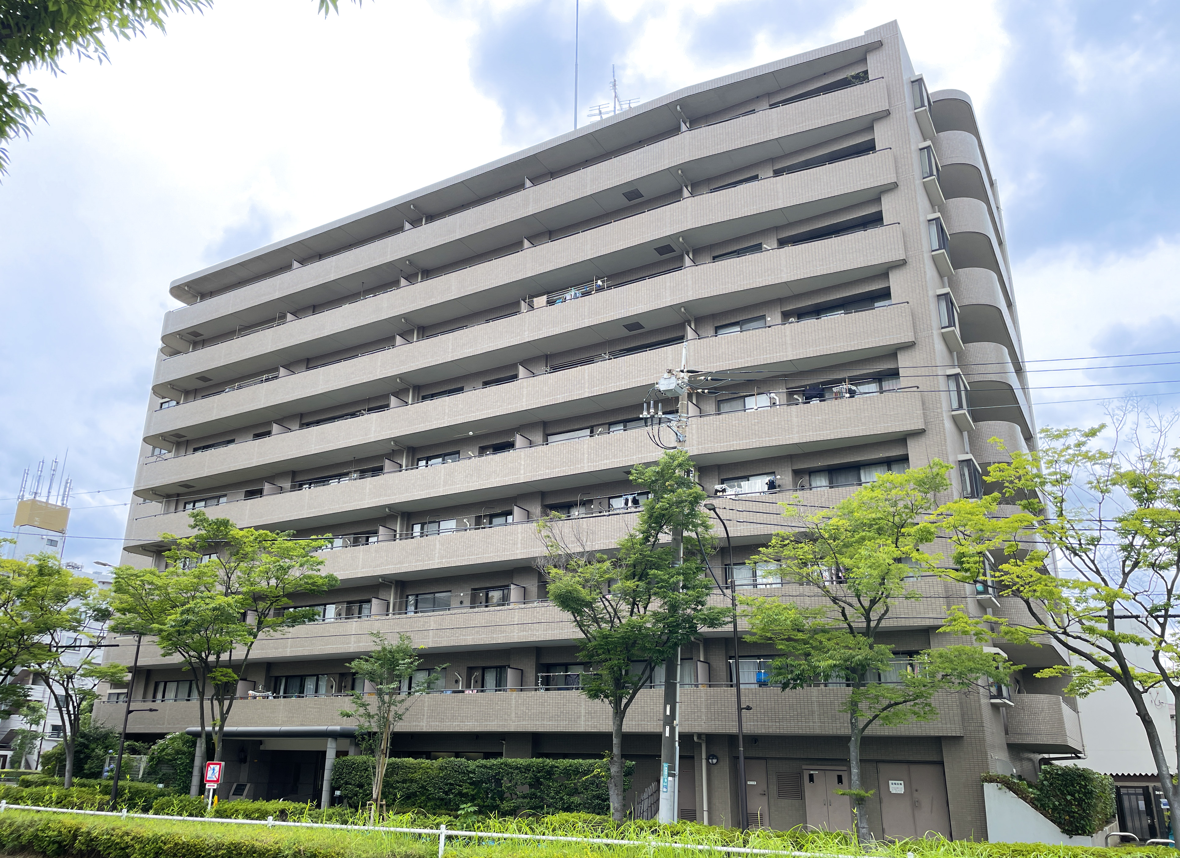 外観:建物の外観全体が写り込んだ画像
