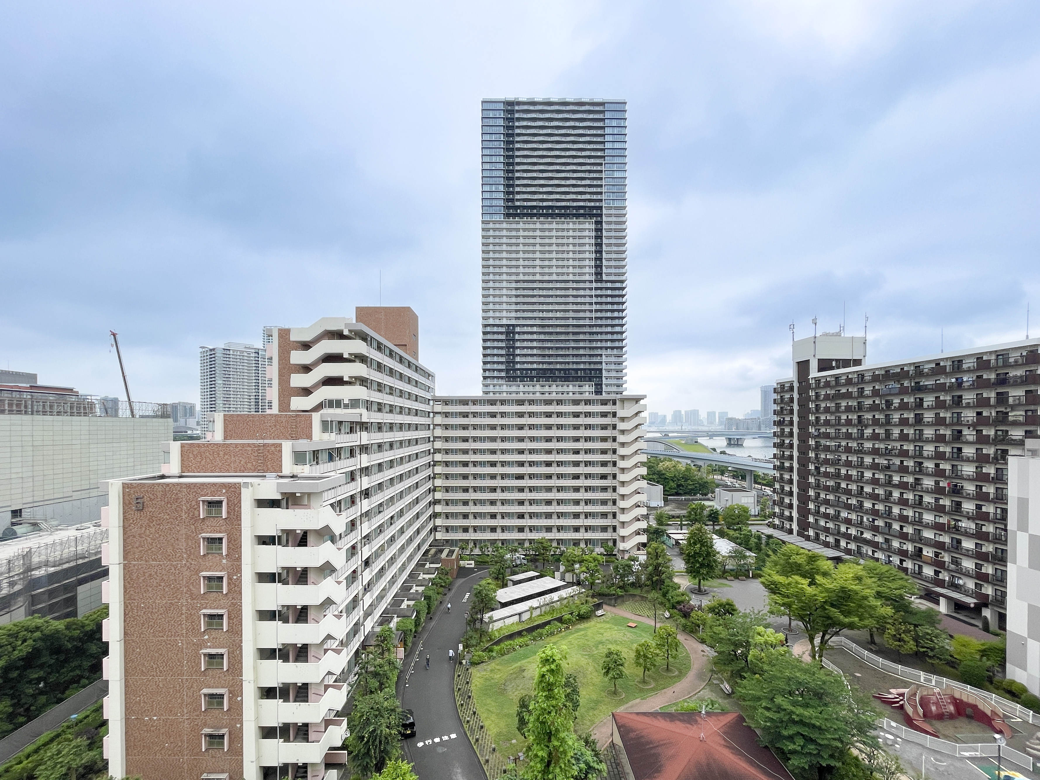 メトロコープ第一豊洲の街並みの中の建物