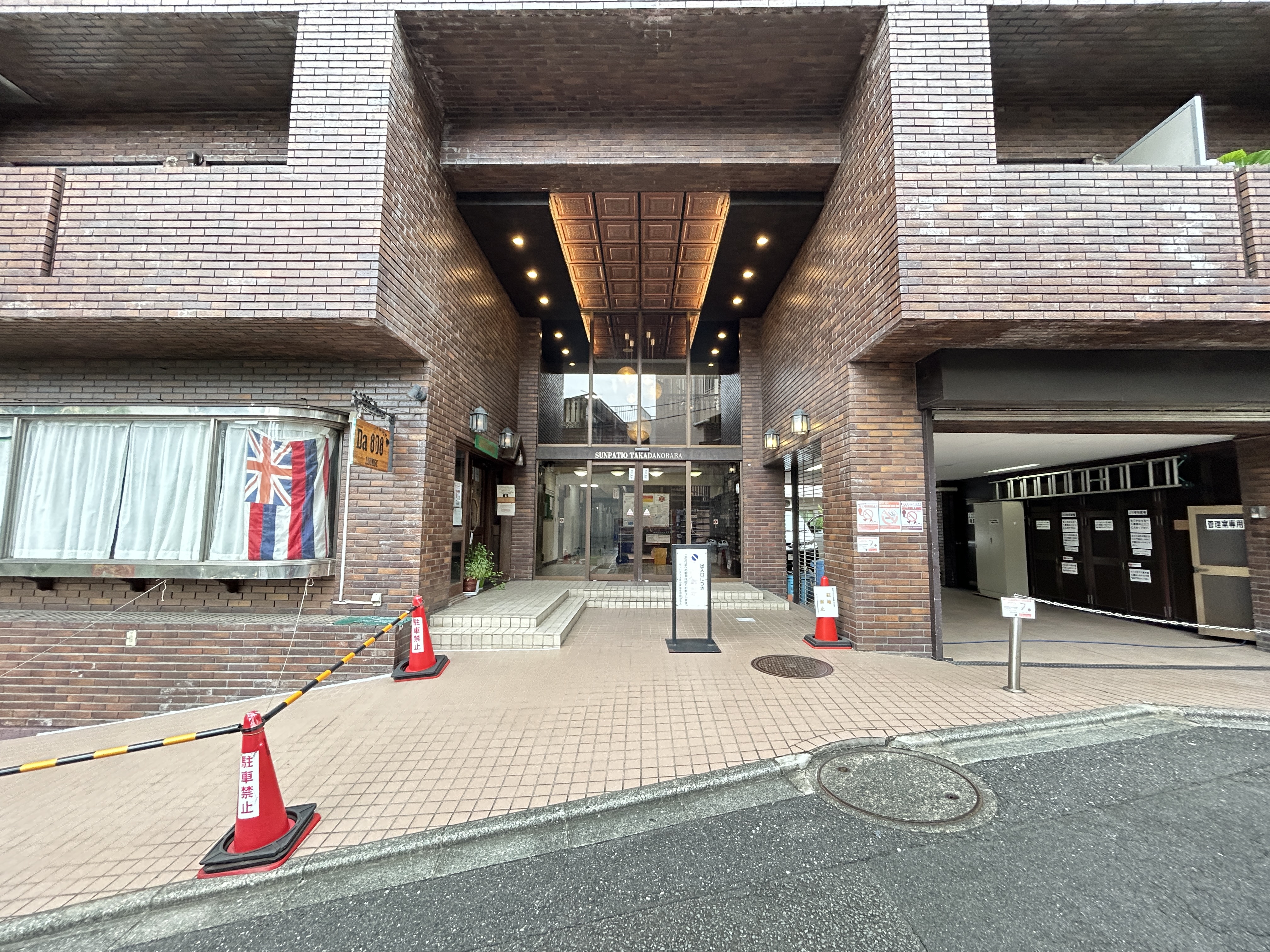 建物の外観全体が主体の写真
