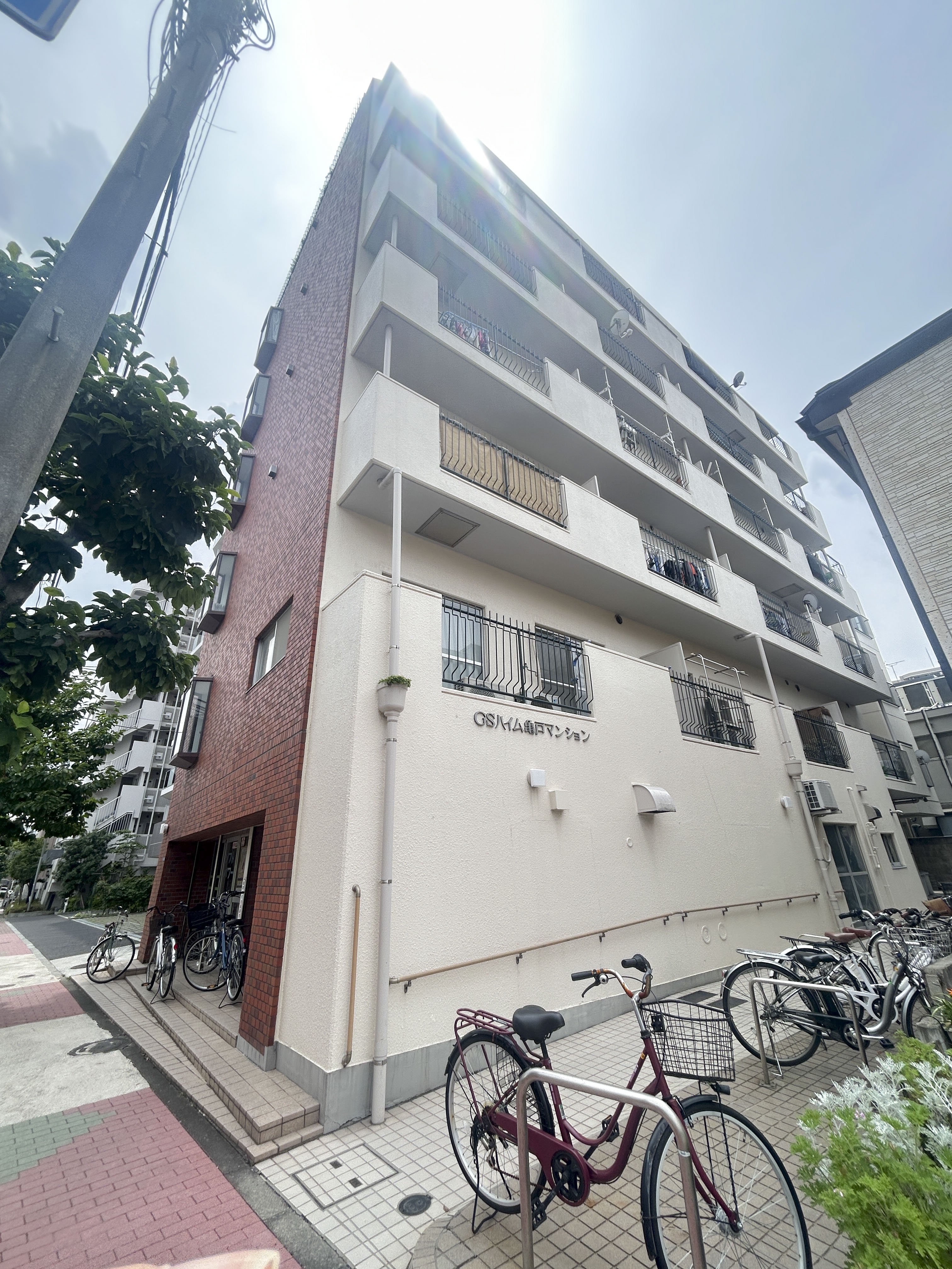 建物の外観を撮影した写真