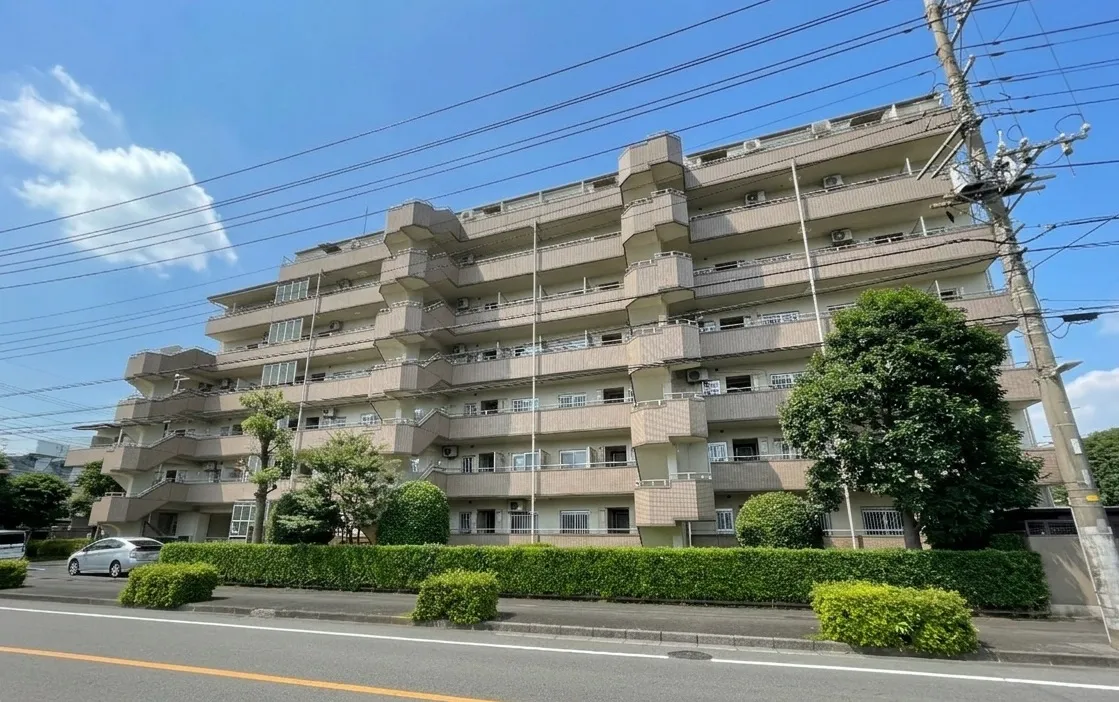 建物の外観全体を捉えた写真