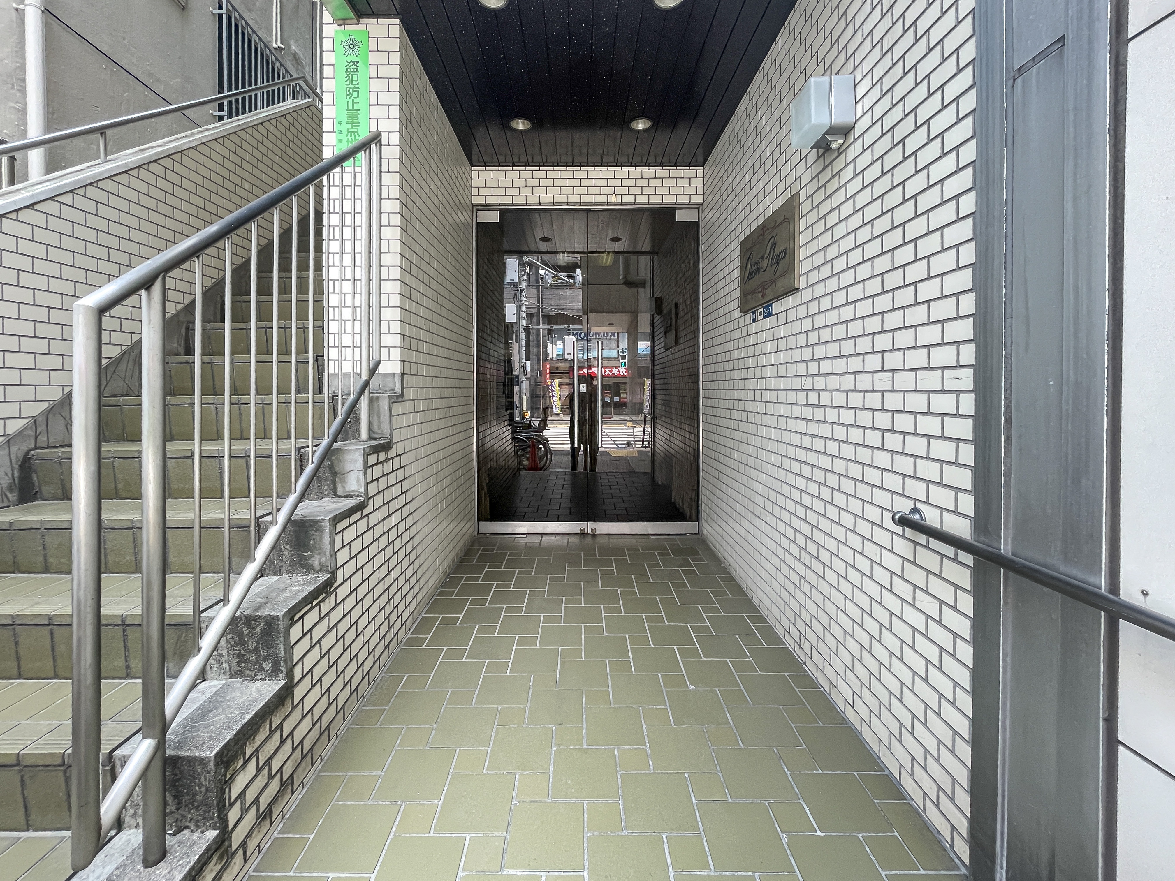 廊下や共用部分を撮影した建物内の施設写真