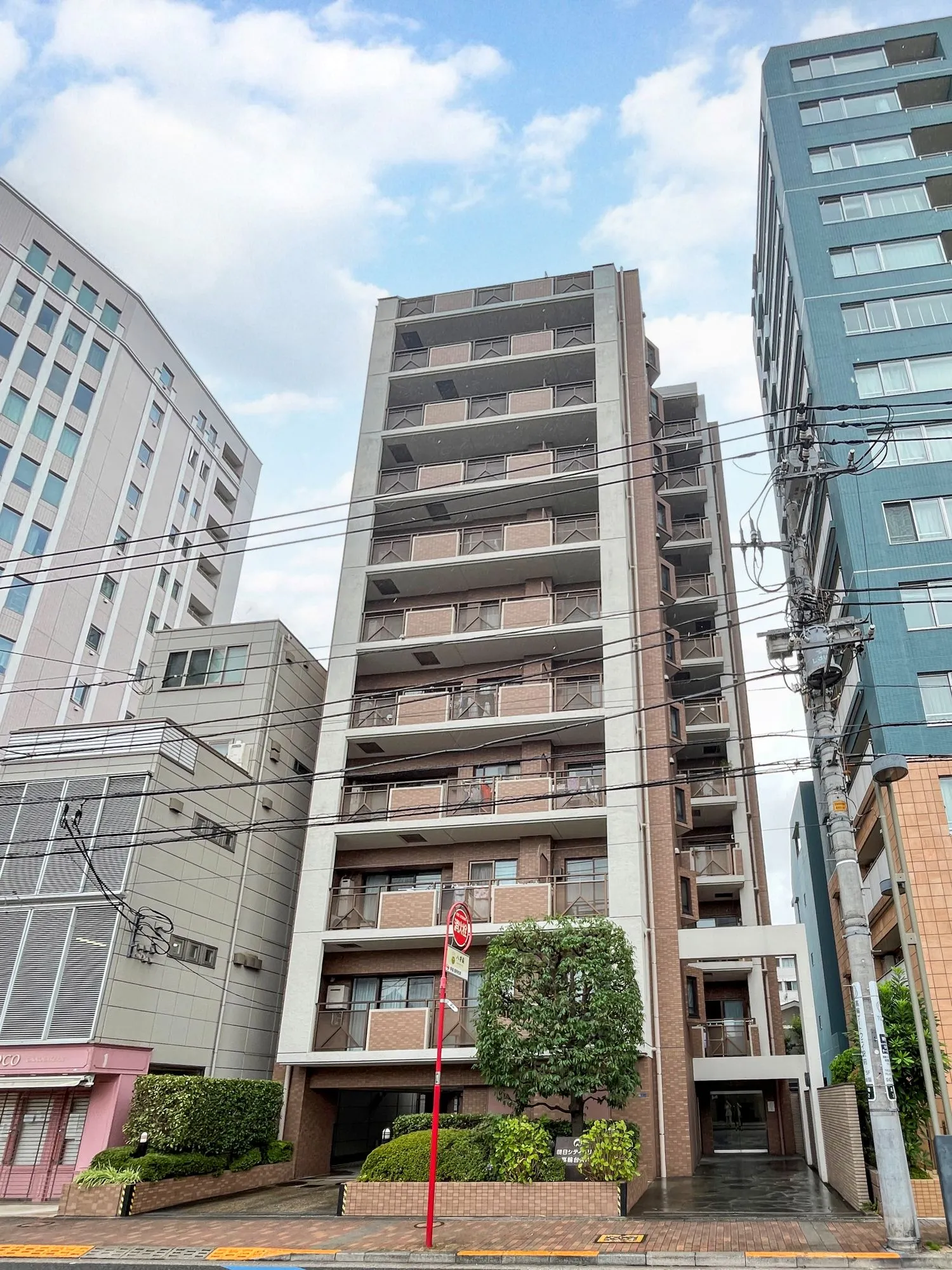 建物の外観全体を撮影した画像